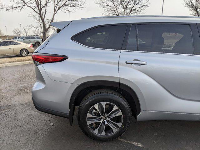 used 2020 Toyota Highlander car, priced at $31,499