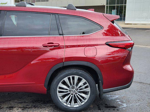 used 2020 Toyota Highlander car, priced at $41,399