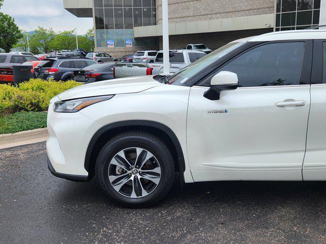 used 2020 Toyota Highlander Hybrid car, priced at $27,499