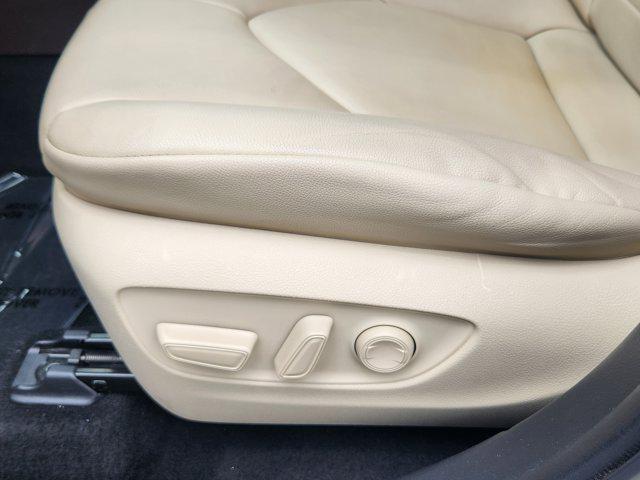used 2020 Toyota Highlander Hybrid car, priced at $27,499