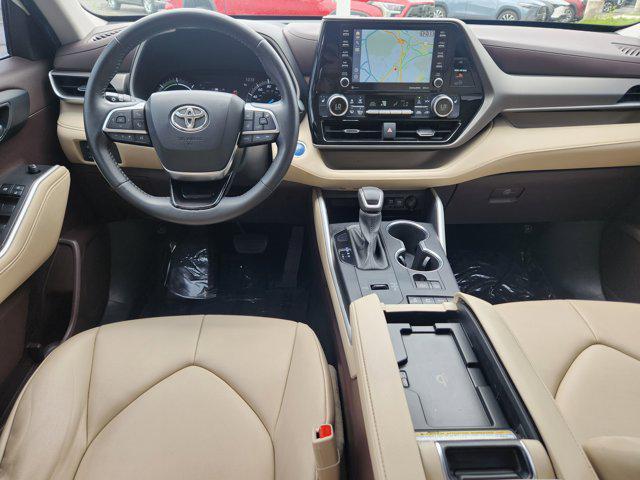 used 2020 Toyota Highlander Hybrid car, priced at $27,499