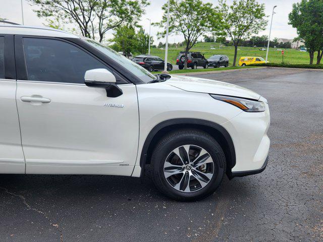 used 2020 Toyota Highlander Hybrid car, priced at $27,499