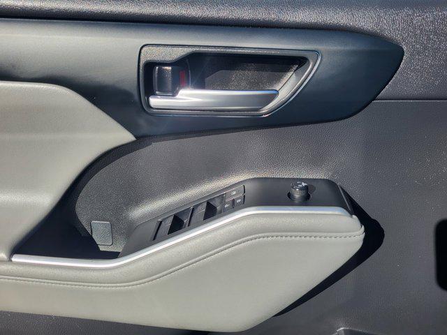 used 2023 Toyota Highlander car, priced at $37,307