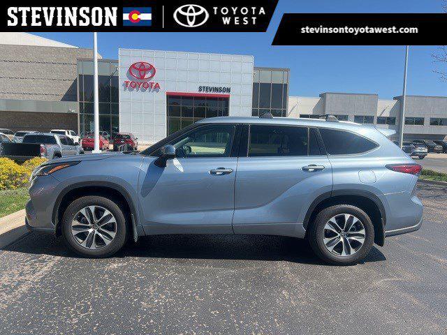 used 2021 Toyota Highlander car, priced at $33,499