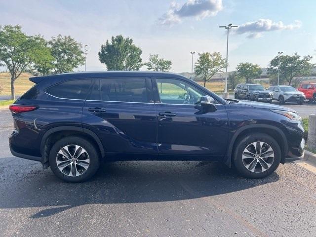 used 2021 Toyota Highlander car, priced at $34,400