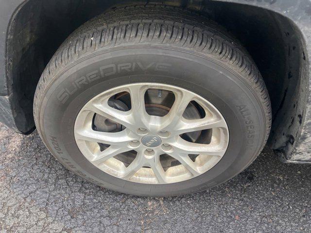 used 2015 Jeep Cherokee car, priced at $11,484