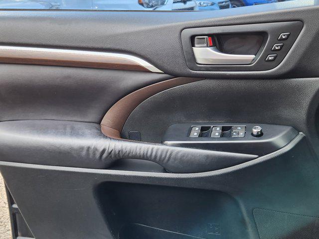 used 2016 Toyota Highlander car, priced at $23,809