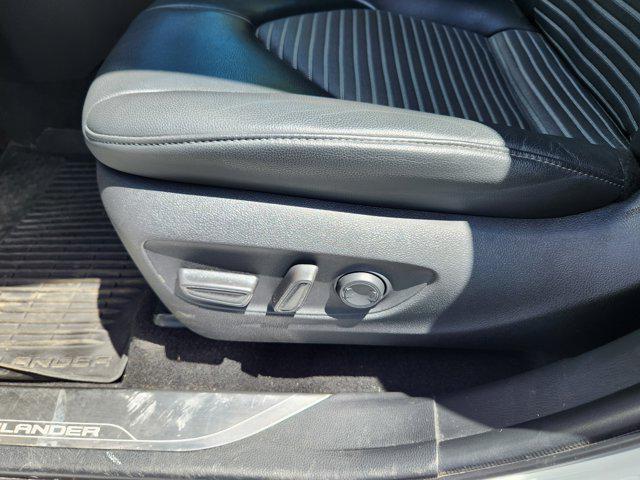 used 2023 Toyota Highlander car, priced at $44,698