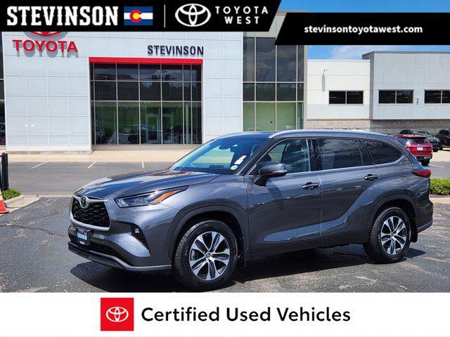 used 2022 Toyota Highlander car, priced at $40,699