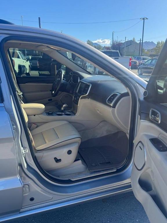 used 2016 Jeep Grand Cherokee car, priced at $18,999