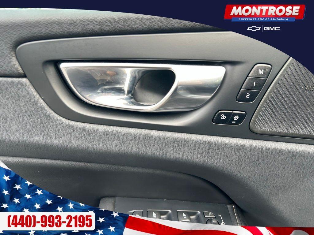 used 2022 Volvo XC60 car, priced at $33,400