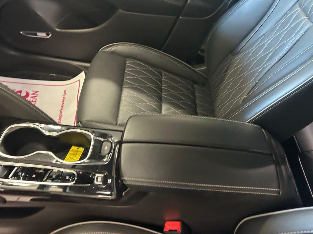 used 2022 Buick Envision car, priced at $29,800