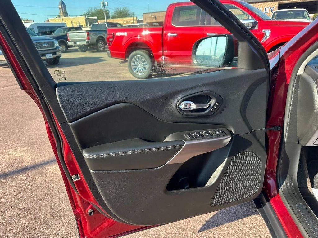 used 2019 Jeep Cherokee car, priced at $13,900