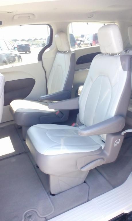 used 2018 Chrysler Pacifica car, priced at $15,500