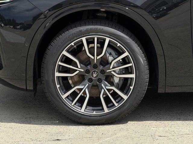 new 2025 Maserati Grecale car