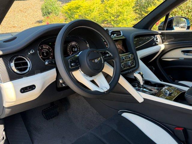 new 2025 Bentley Bentayga car