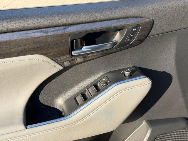 used 2023 Toyota Highlander car, priced at $36,499