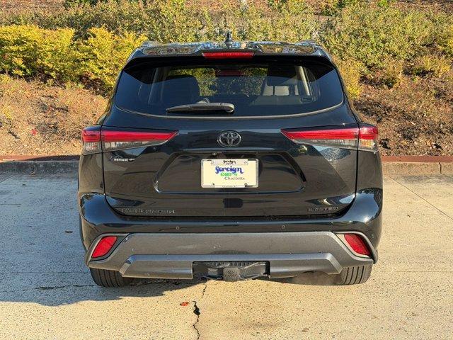 used 2023 Toyota Highlander car, priced at $36,499