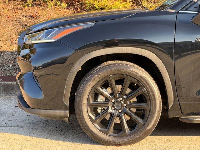 used 2023 Toyota Highlander car, priced at $36,499