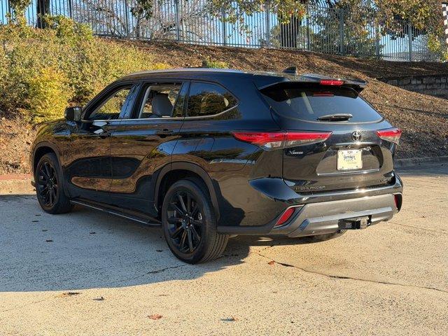 used 2023 Toyota Highlander car, priced at $36,499