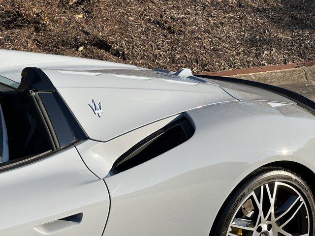 new 2023 Maserati MC20 car