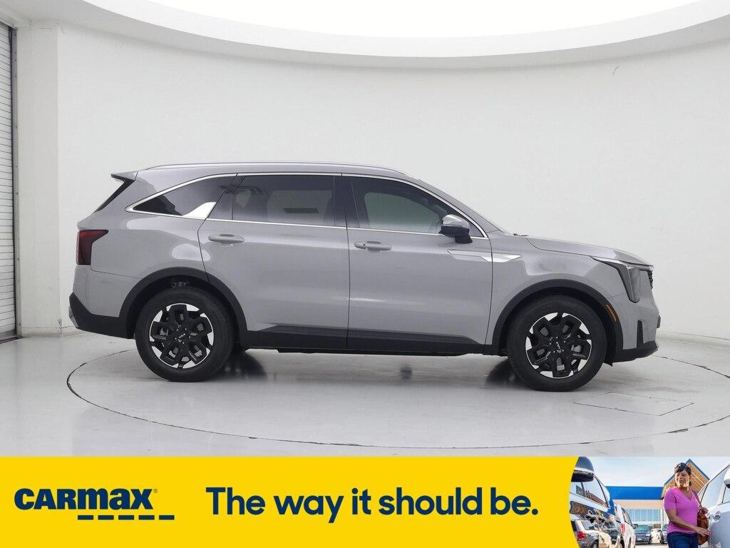 used 2025 Kia Sorento car, priced at $35,998
