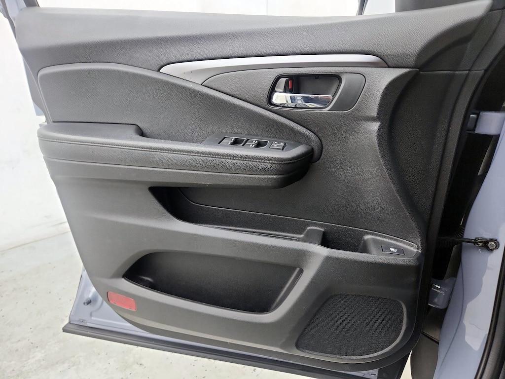 used 2022 Honda Pilot car, priced at $29,998