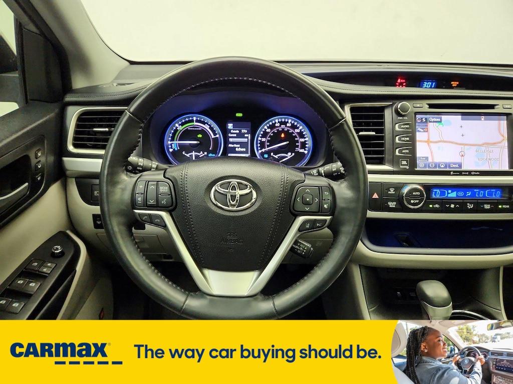 used 2019 Toyota Highlander Hybrid car, priced at $33,998