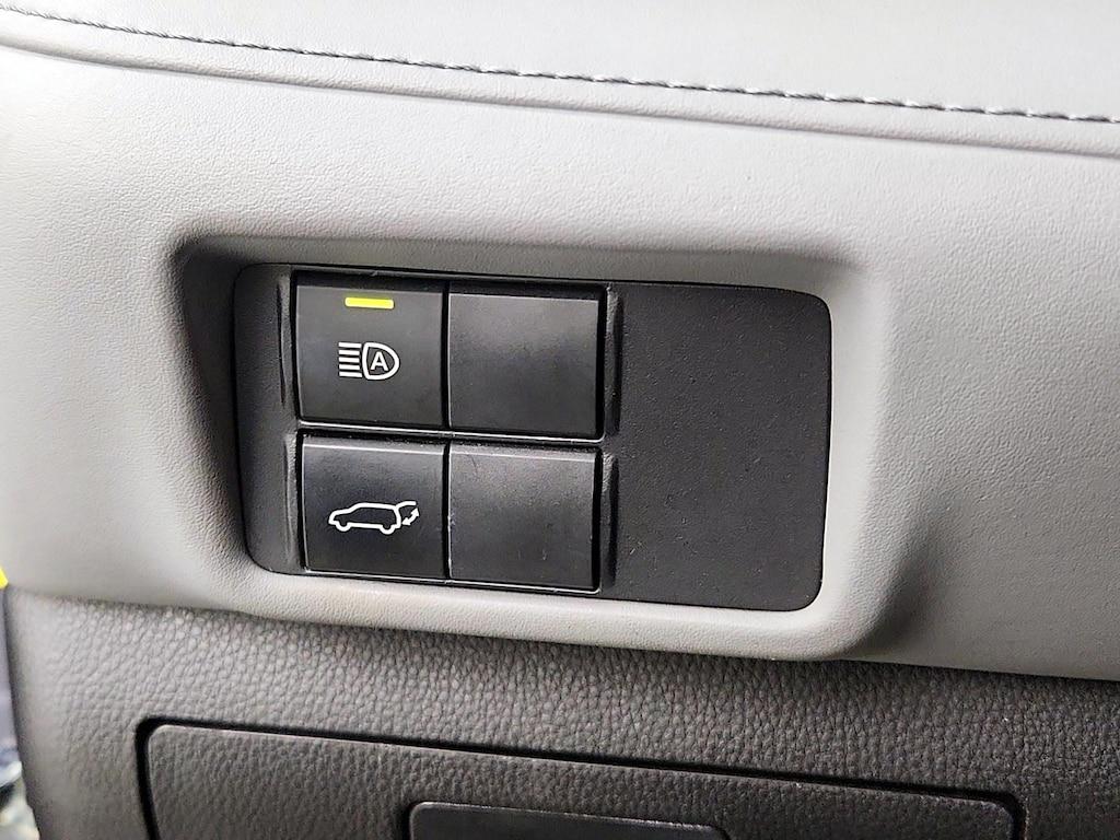 used 2022 Toyota Highlander car, priced at $30,998