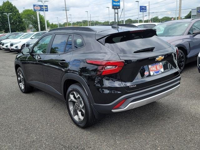 new 2025 Chevrolet Trax car, priced at $25,637