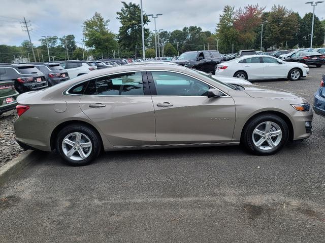 new 2025 Chevrolet Malibu car, priced at $22,857