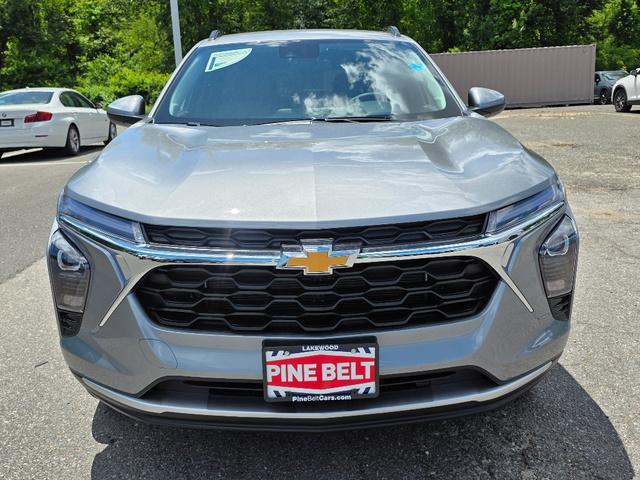 new 2025 Chevrolet Trax car, priced at $24,997