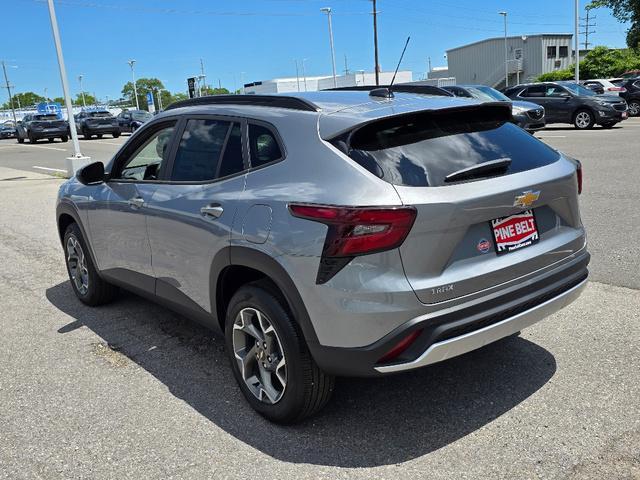 new 2025 Chevrolet Trax car, priced at $24,997