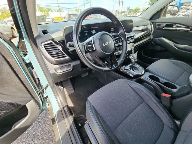 used 2025 Kia Seltos car, priced at $26,312