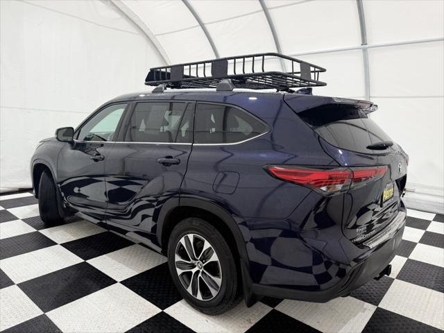 used 2022 Toyota Highlander Hybrid car, priced at $39,995