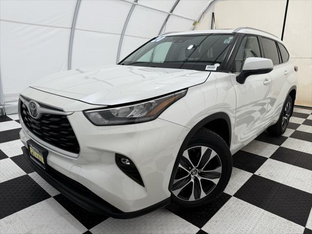 used 2020 Toyota Highlander car, priced at $31,995