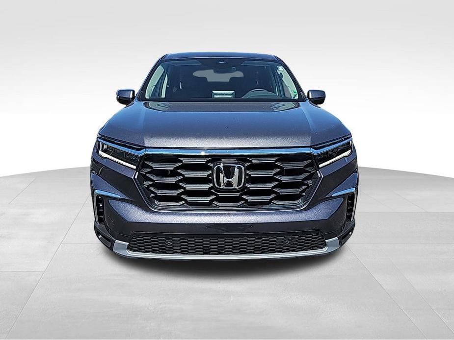 new 2025 Honda Pilot car, priced at $46,695