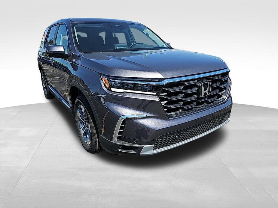 new 2025 Honda Pilot car, priced at $46,695