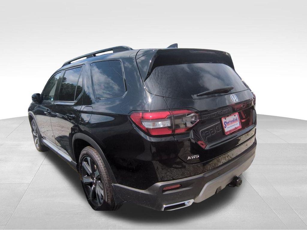 new 2025 Honda Pilot car, priced at $56,250