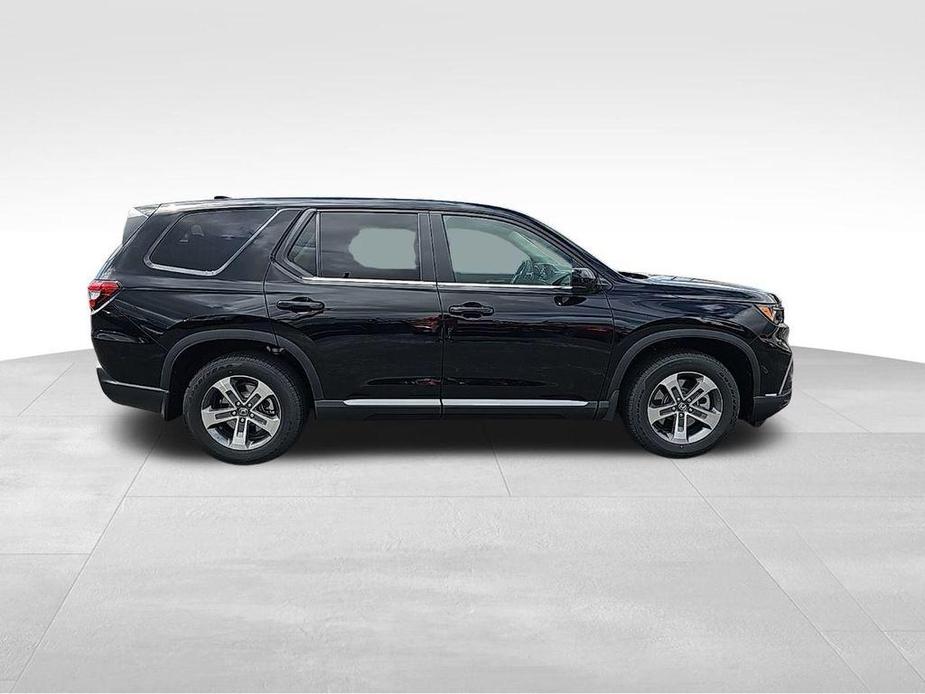 new 2025 Honda Pilot car, priced at $46,695