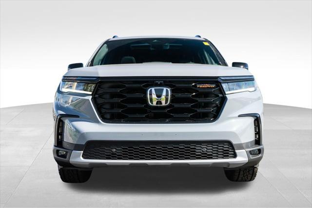 new 2025 Honda Pilot car, priced at $50,795