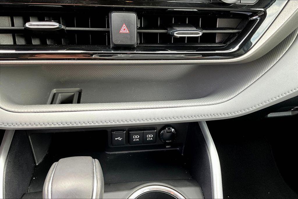 used 2021 Toyota Highlander Hybrid car, priced at $31,262