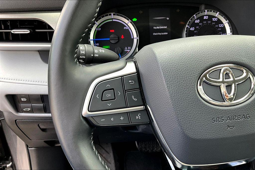 used 2021 Toyota Highlander Hybrid car, priced at $31,262