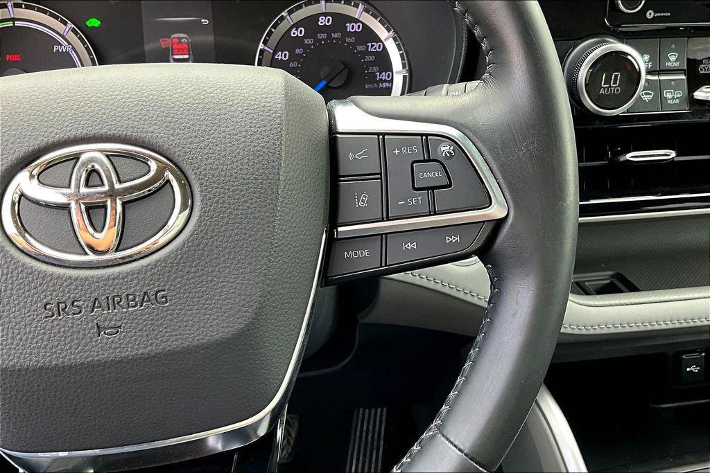 used 2021 Toyota Highlander Hybrid car, priced at $31,262