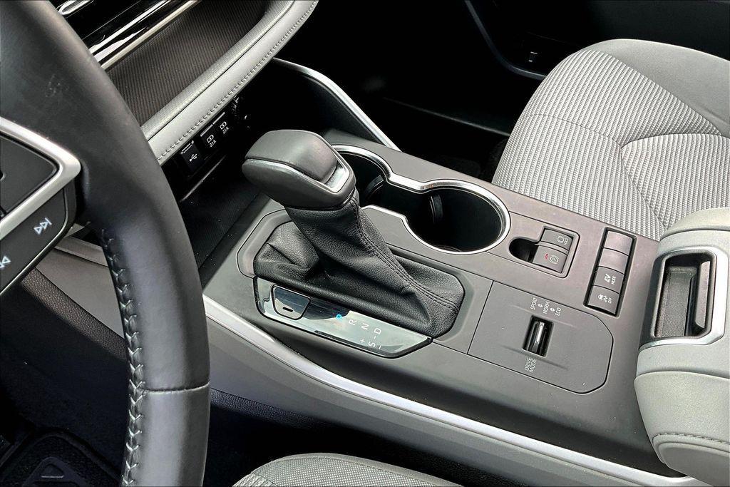 used 2021 Toyota Highlander Hybrid car, priced at $31,262