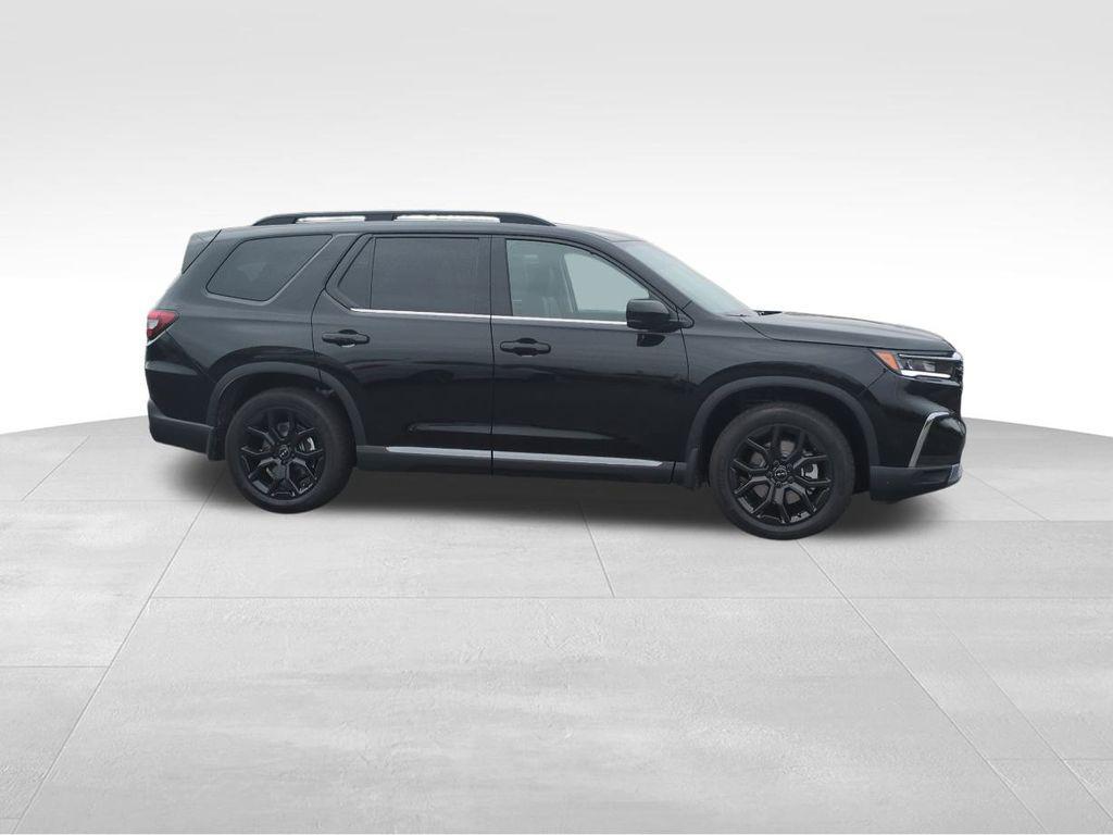 new 2025 Honda Pilot car, priced at $51,840
