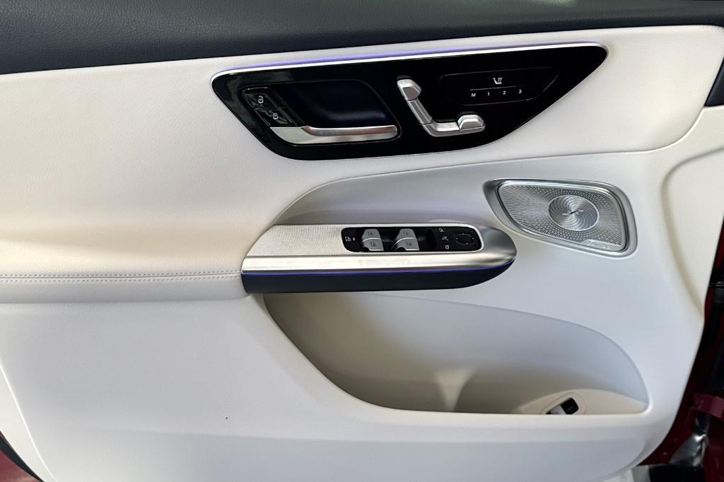 new 2025 Mercedes-Benz GLC 300 car, priced at $57,275