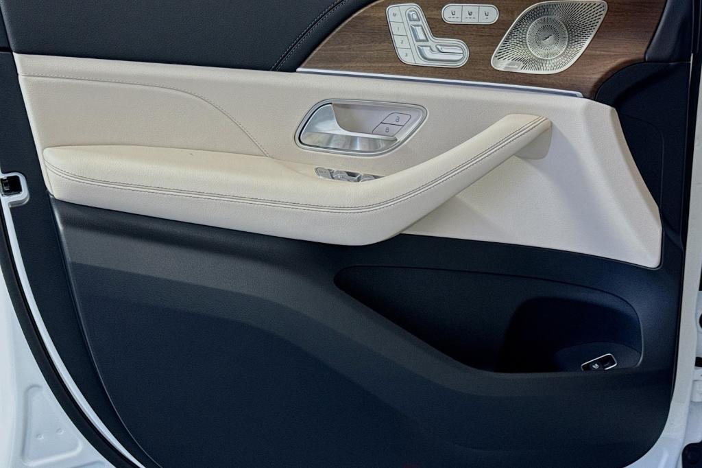 new 2025 Mercedes-Benz GLS 580 car, priced at $117,645
