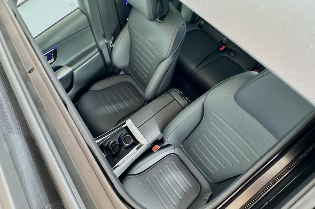 new 2025 Mercedes-Benz GLC 300 car, priced at $61,715