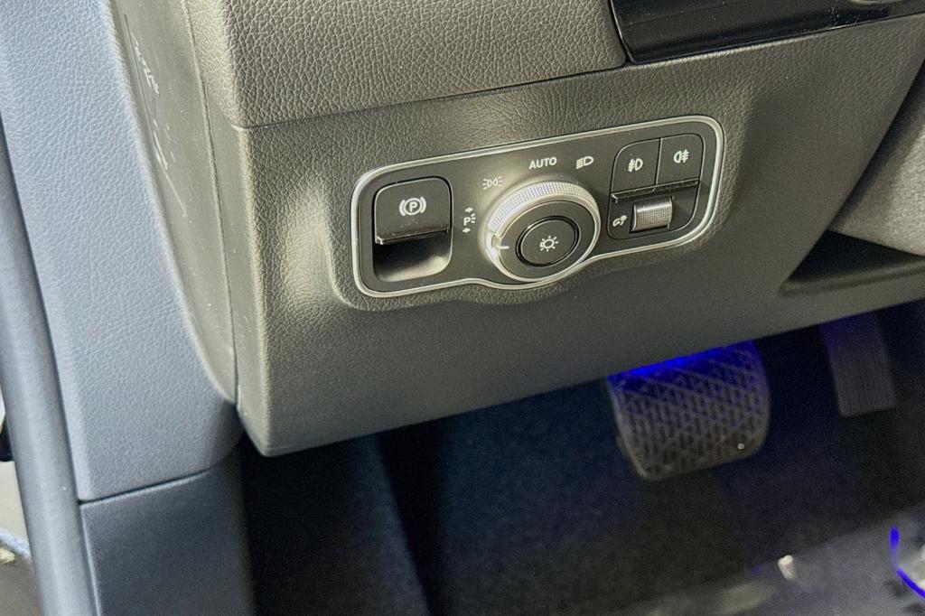 new 2025 Mercedes-Benz GLA 250 car, priced at $45,845